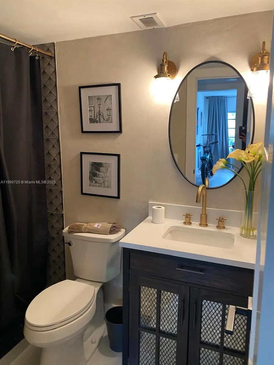 550 Ocean Dr, #2D