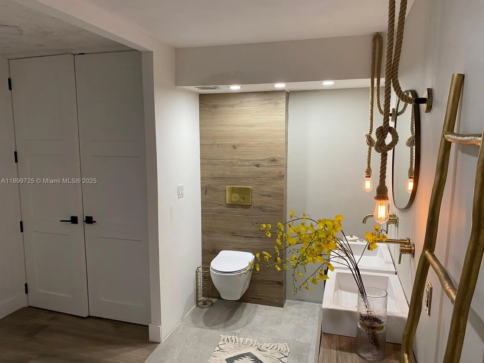 550 Ocean Dr, #2D