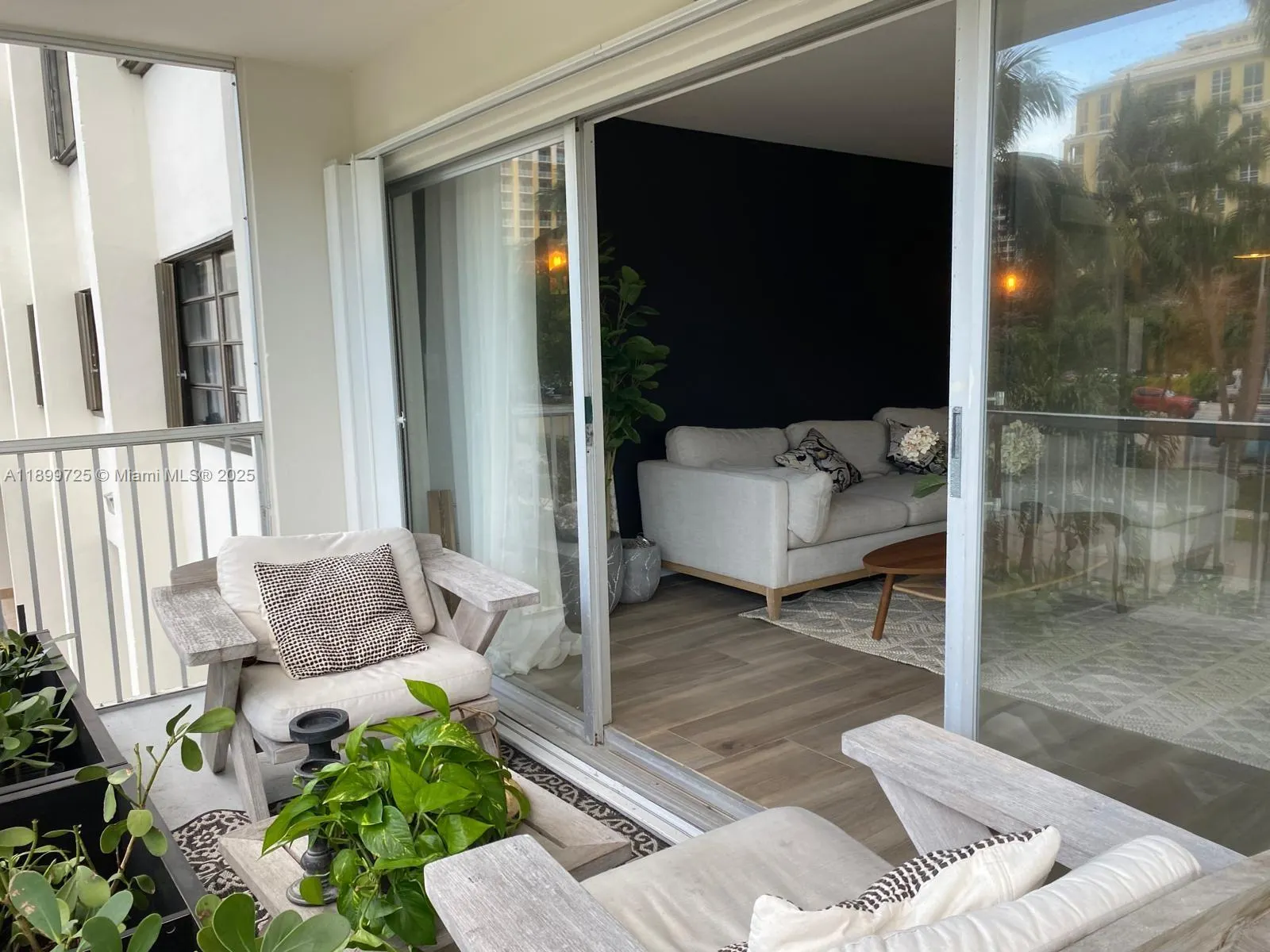 550 Ocean Dr, #2D