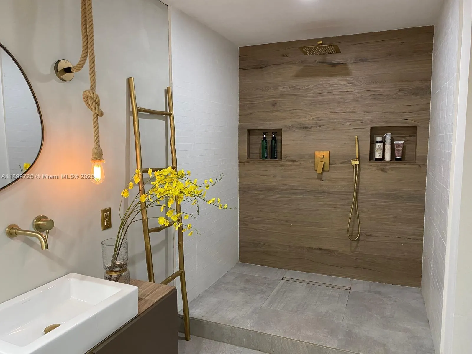 550 Ocean Dr, #2D