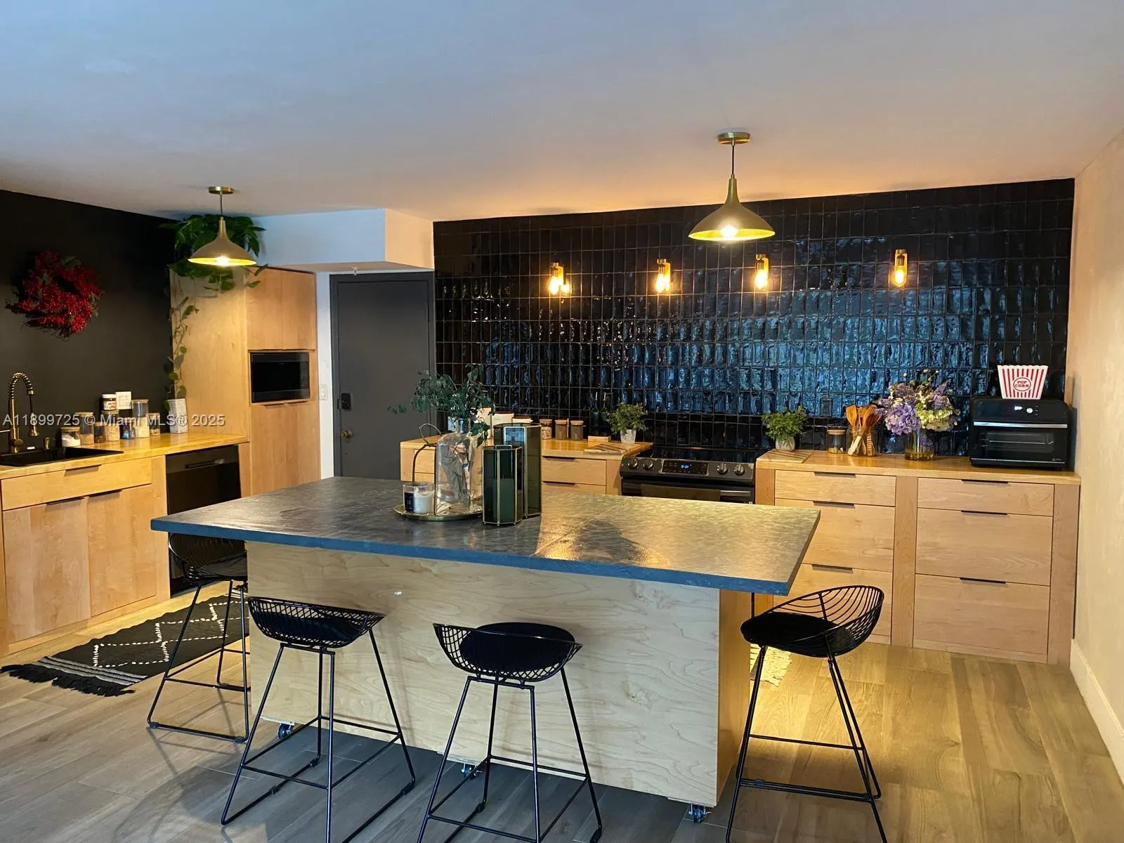 550 Ocean Dr, #2D