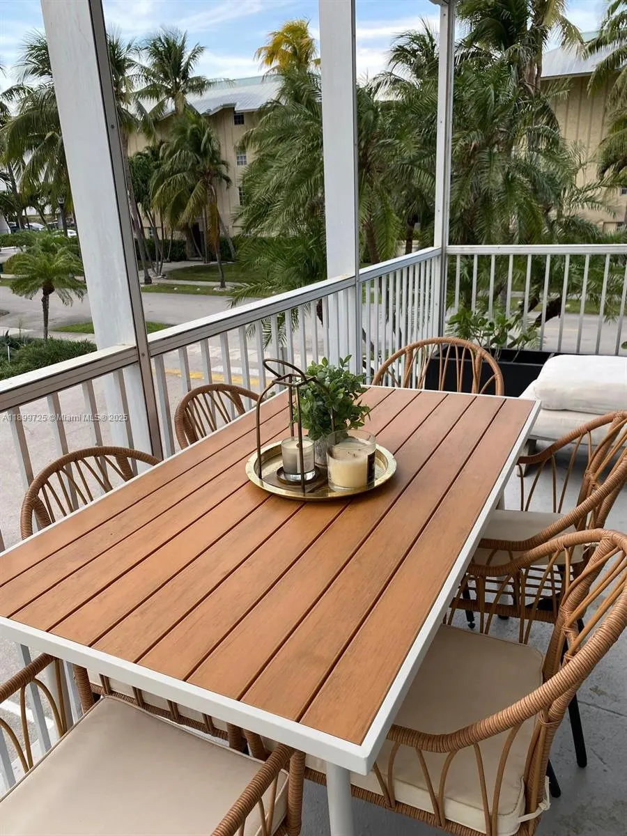 550 Ocean Dr, #2D