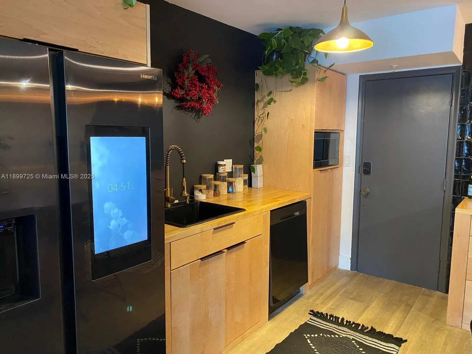 550 Ocean Dr, #2D