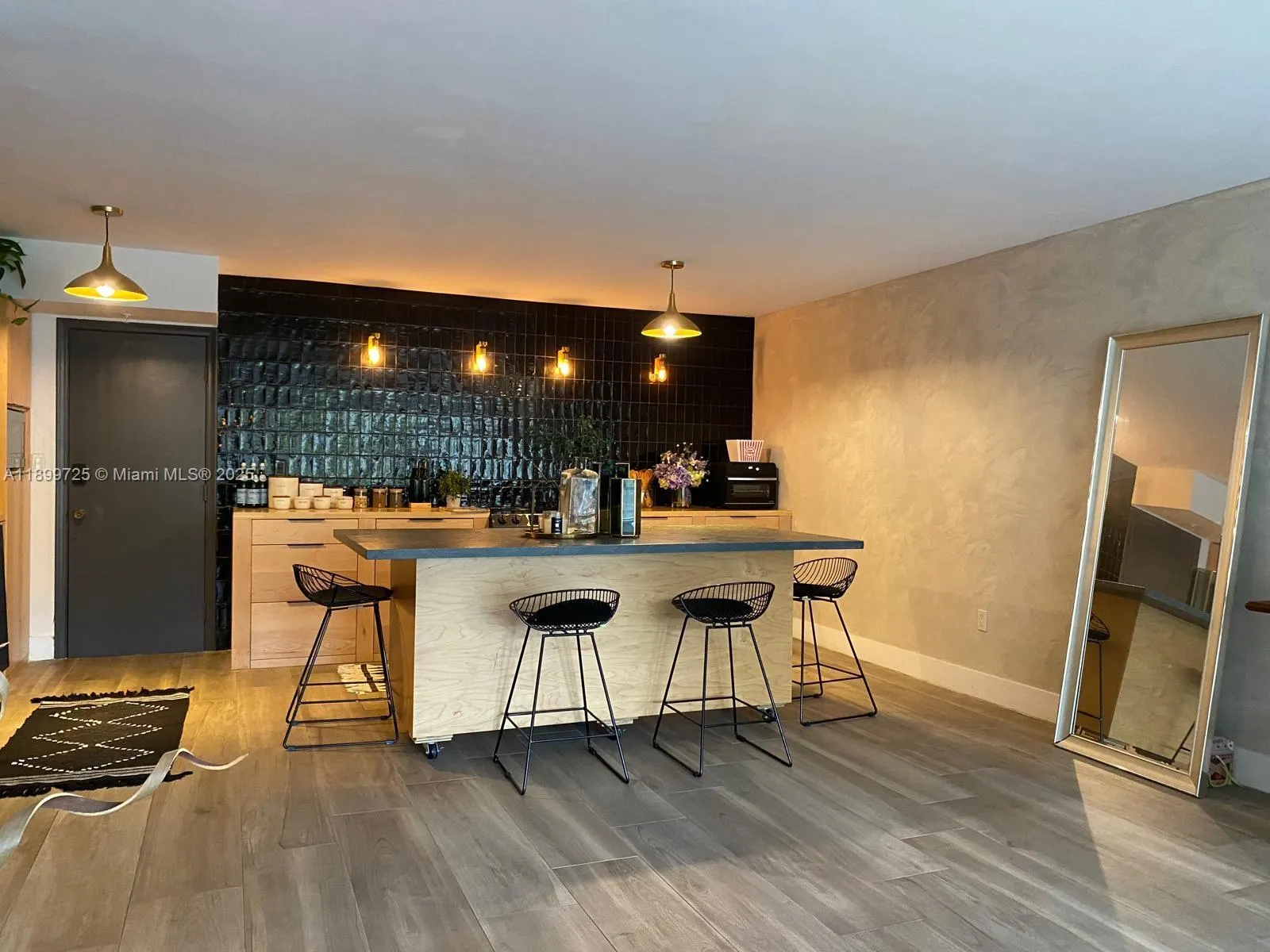 550 Ocean Dr, #2D