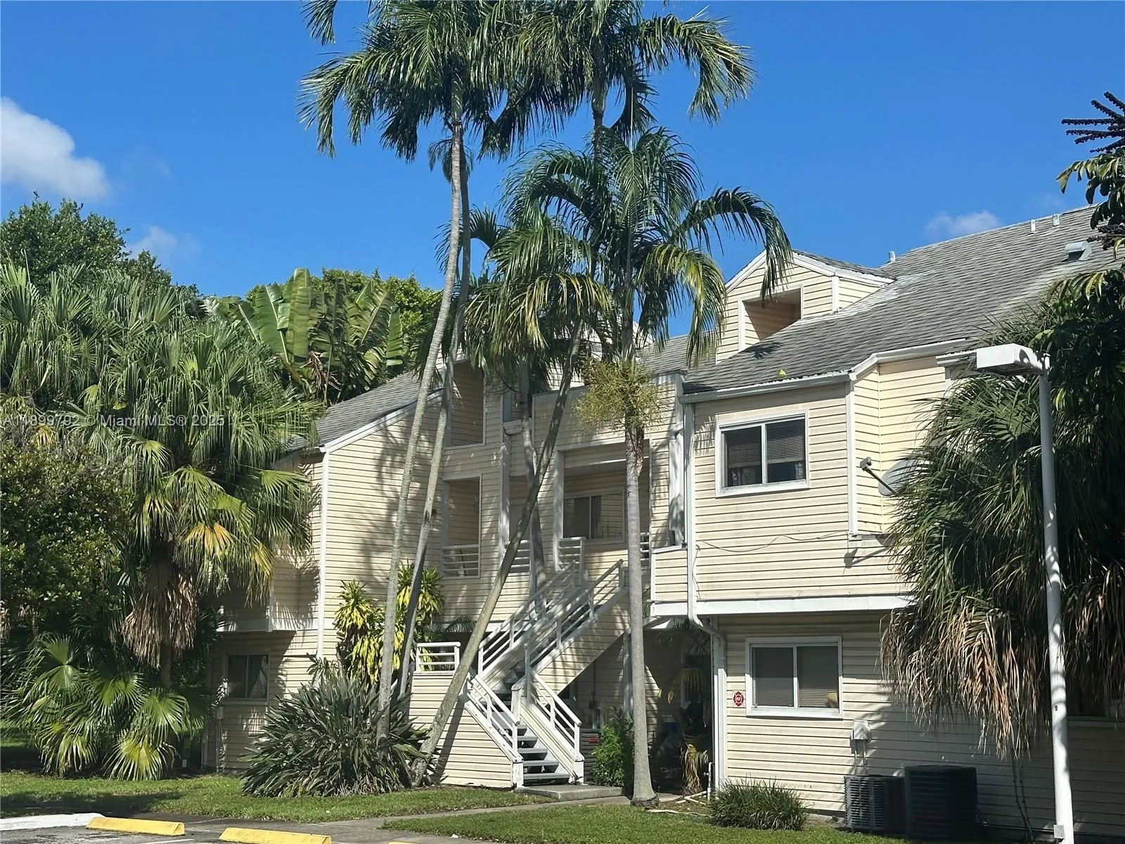 3413 NW 44th St, #106