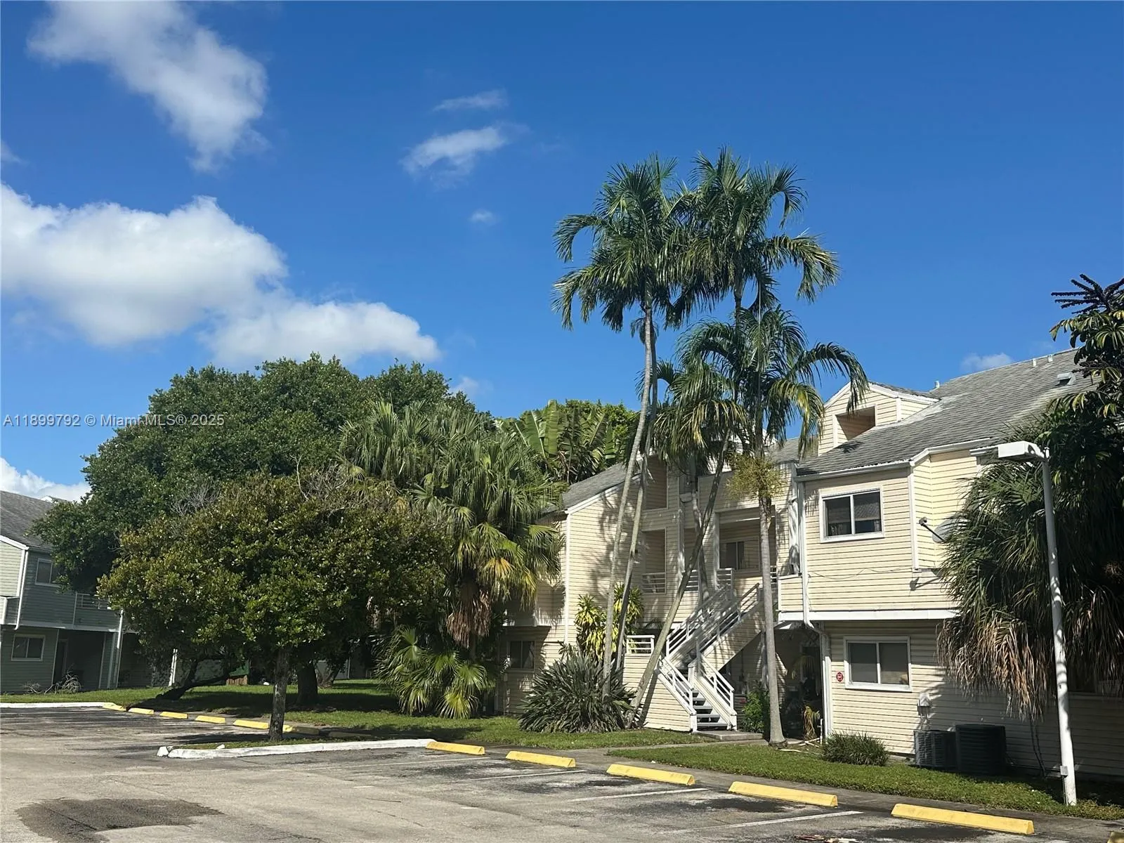 3413 NW 44th St, #106