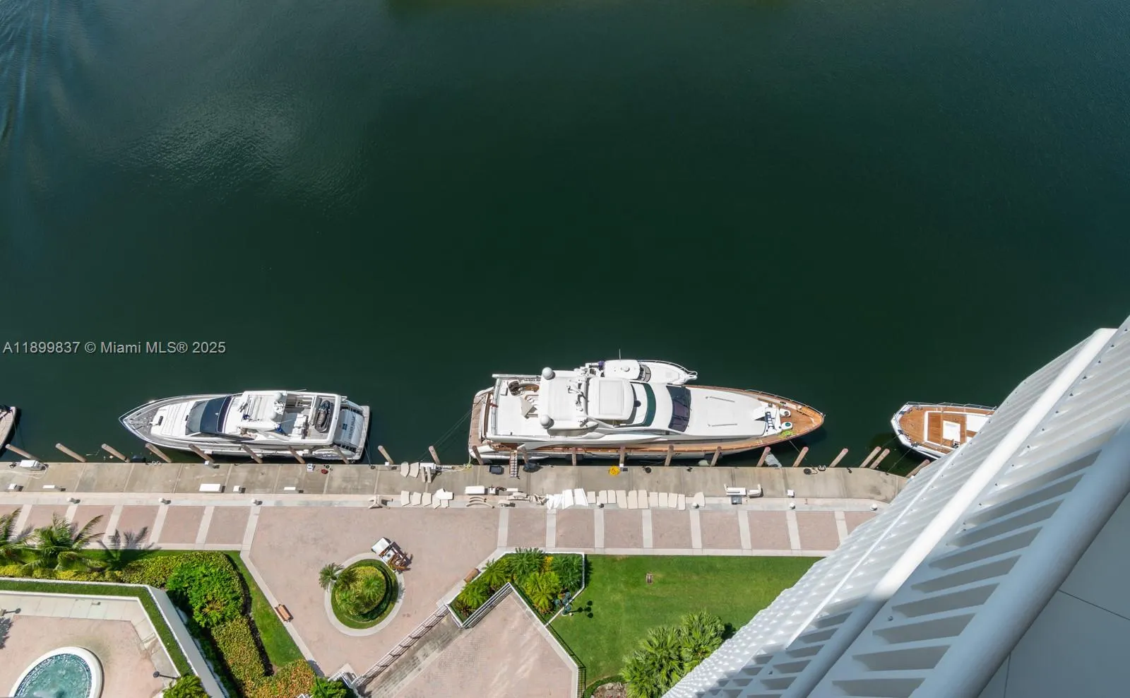 1000 Island Blvd, #2511