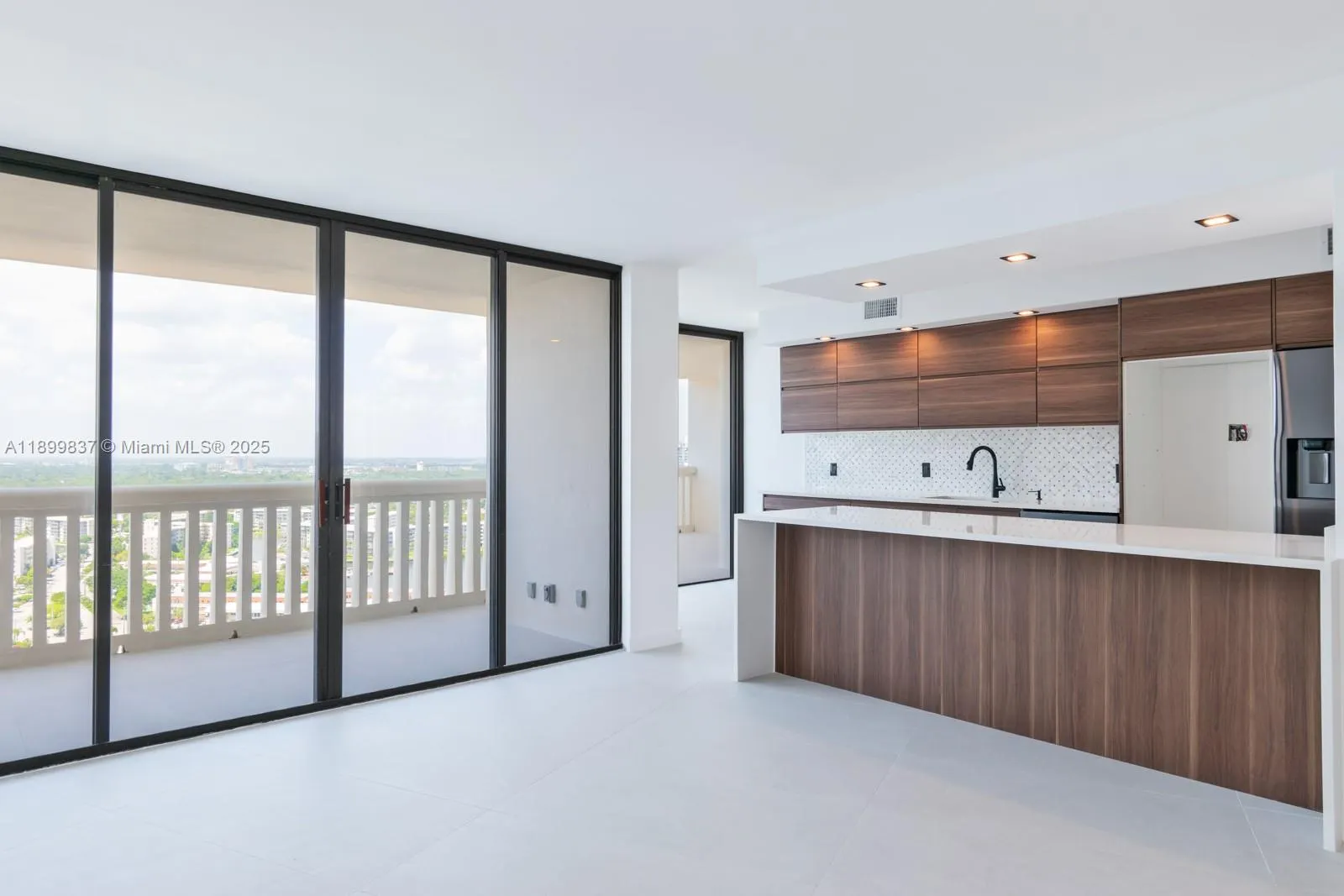 1000 Island Blvd, #2511