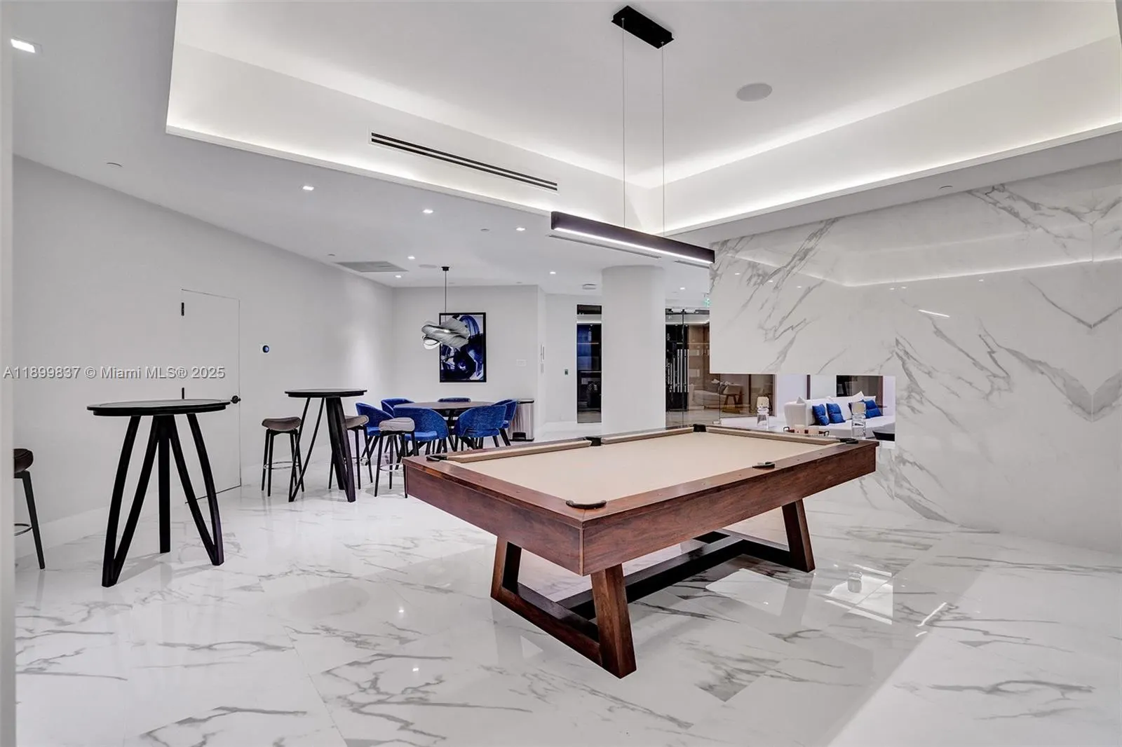 1000 Island Blvd, #2511