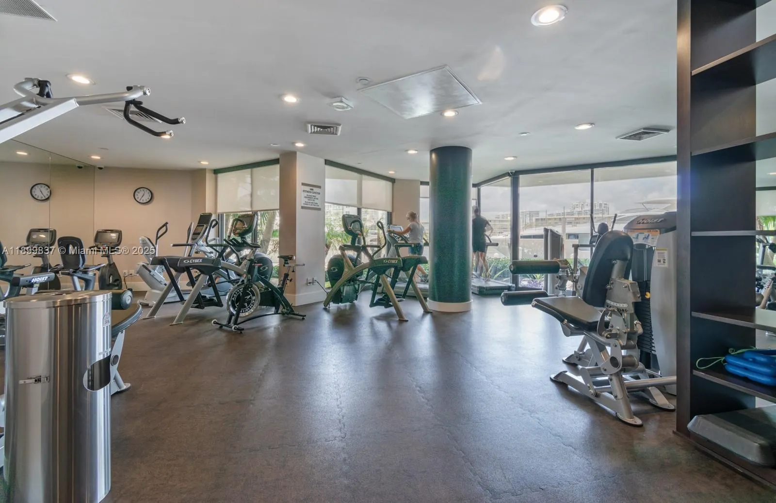 1000 Island Blvd, #2511