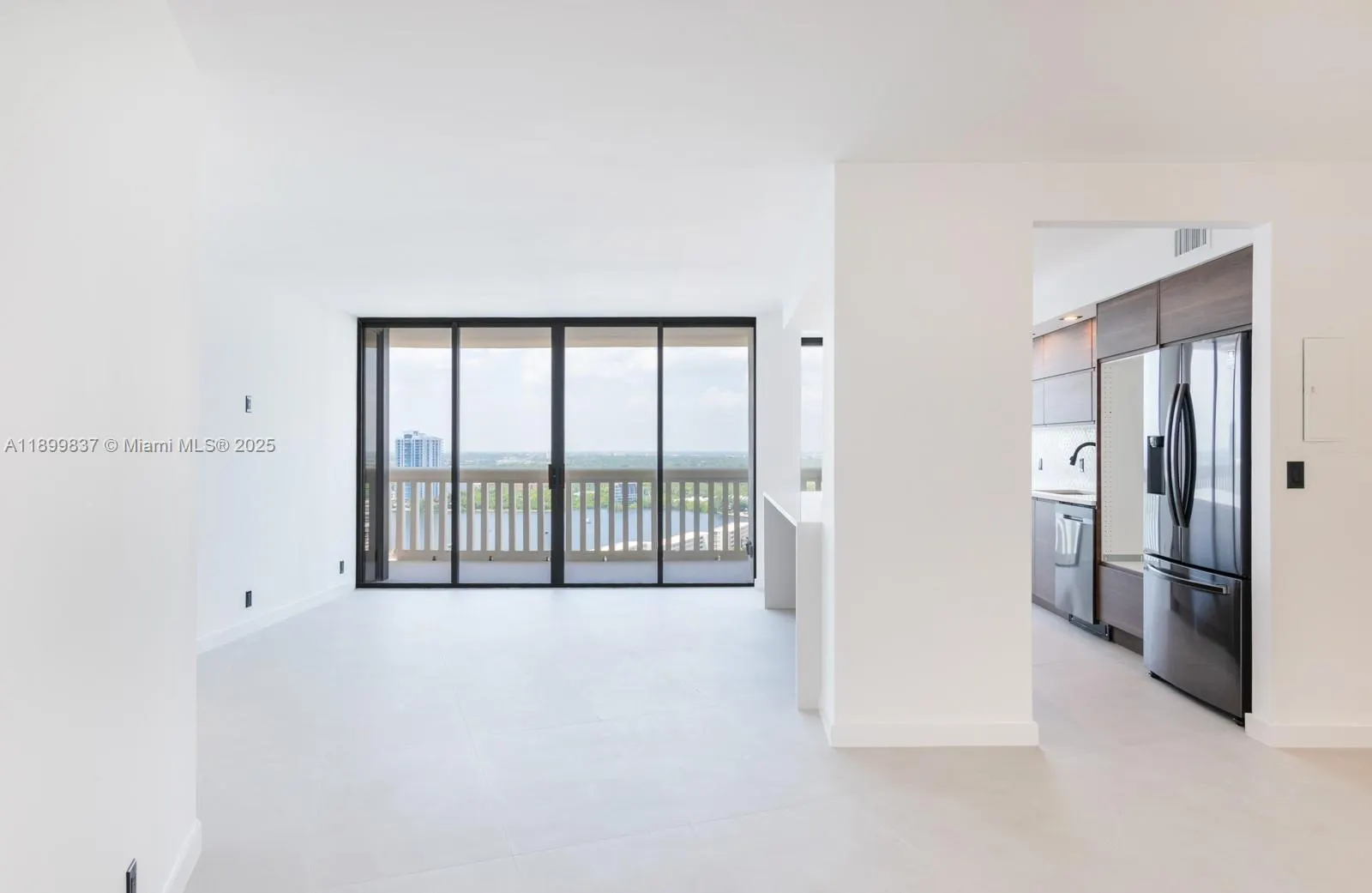 1000 Island Blvd, #2511