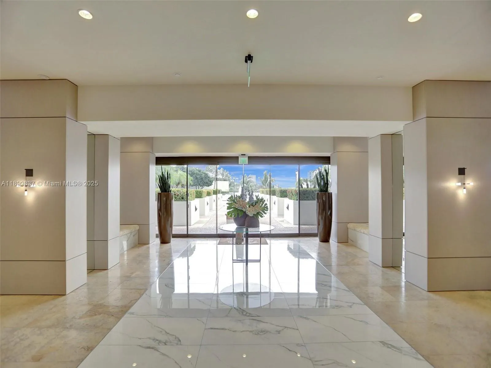 1000 Island Blvd, #2511