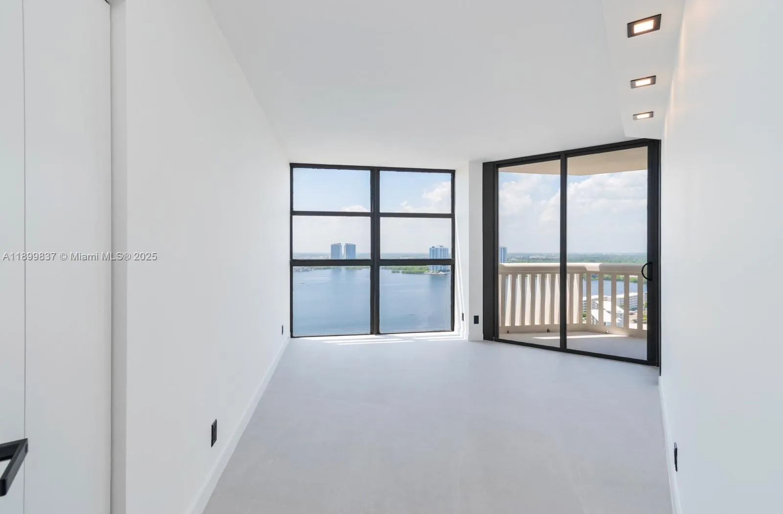 1000 Island Blvd, #2511