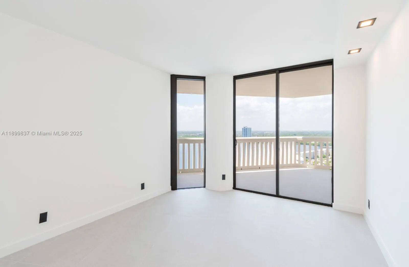 1000 Island Blvd, #2511