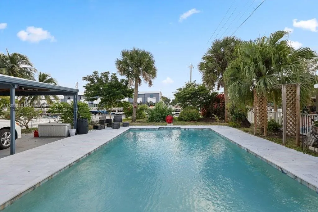 709 NW 7th St
