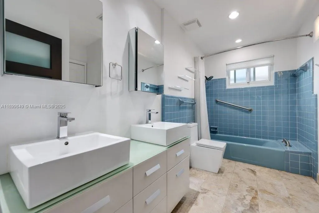 709 NW 7th St