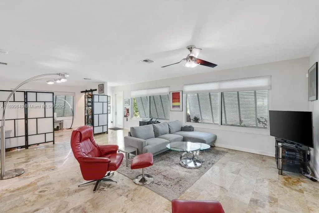 709 NW 7th St