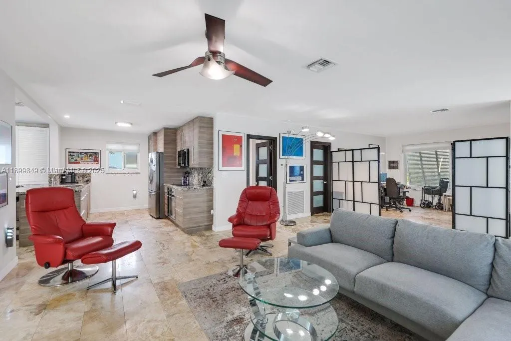 709 NW 7th St