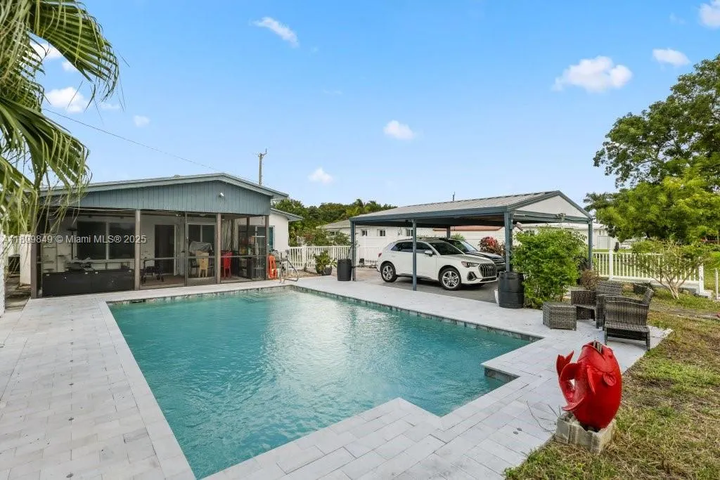 709 NW 7th St