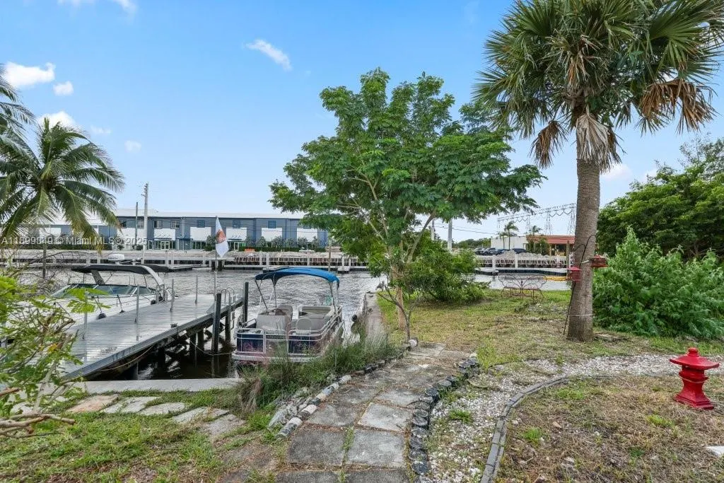 709 NW 7th St
