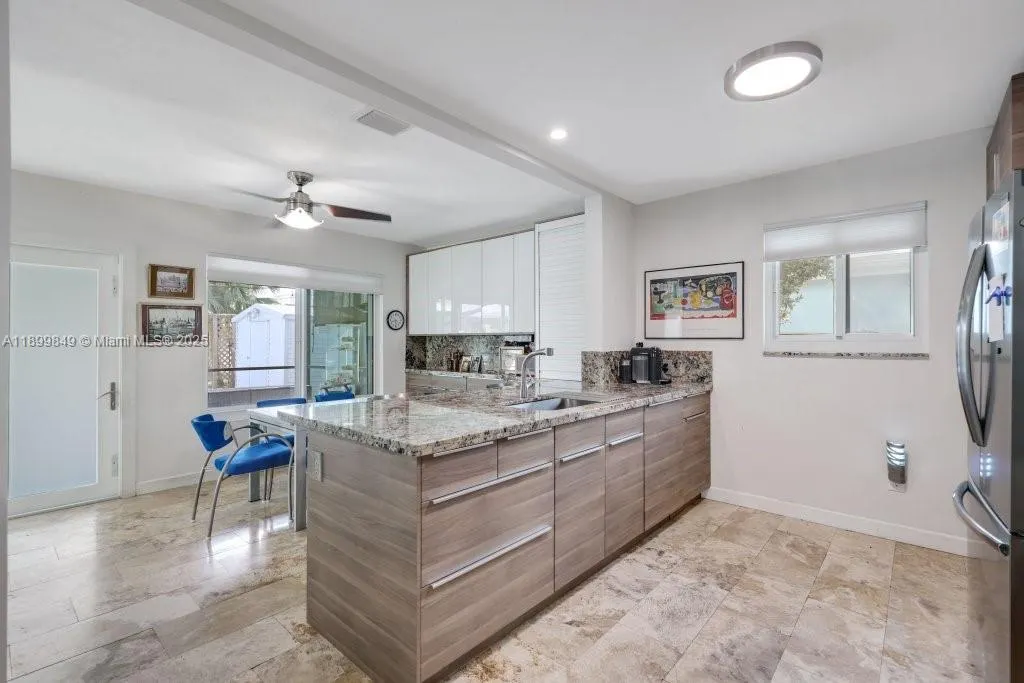 709 NW 7th St