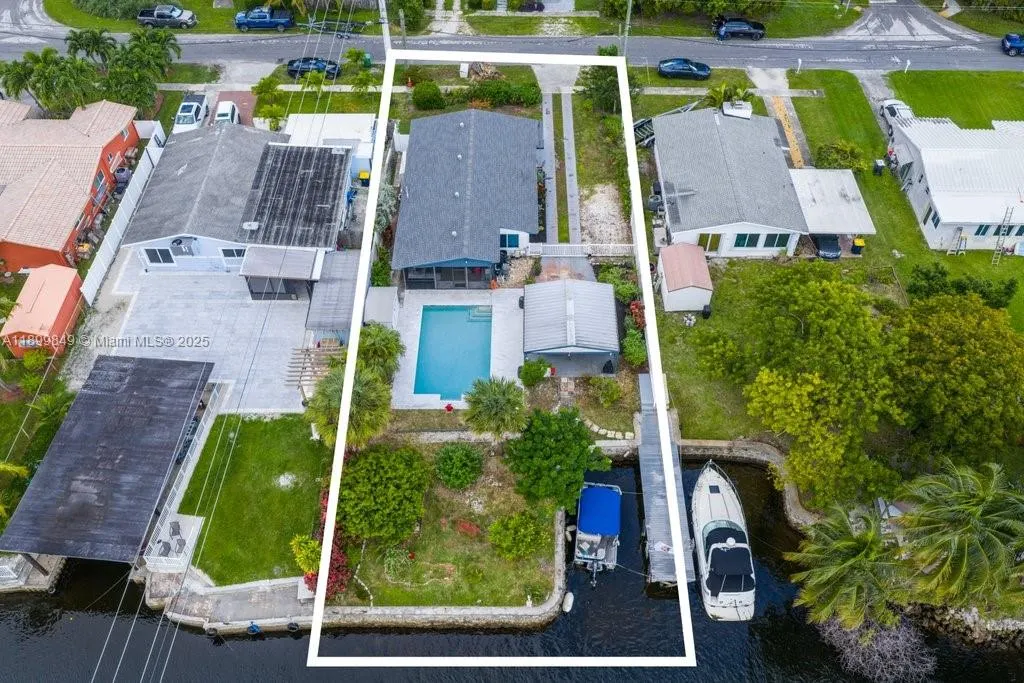 709 NW 7th St