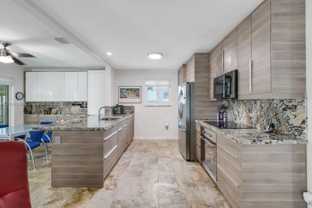 709 NW 7th St