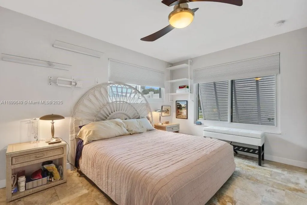 709 NW 7th St