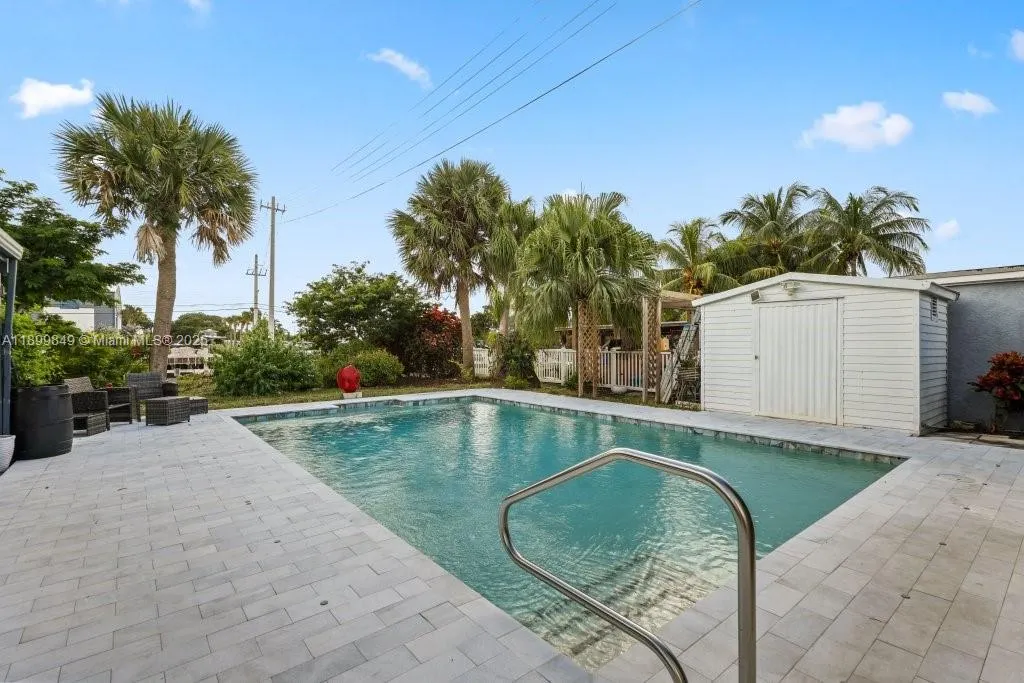 709 NW 7th St