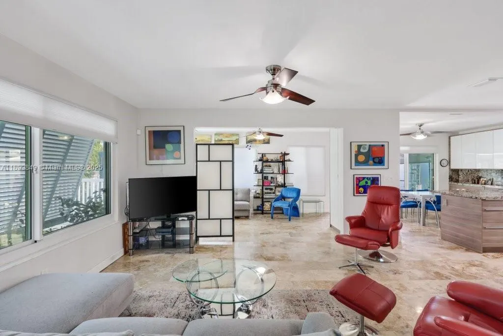 709 NW 7th St