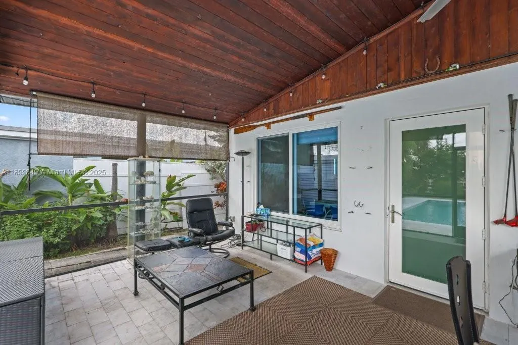 709 NW 7th St