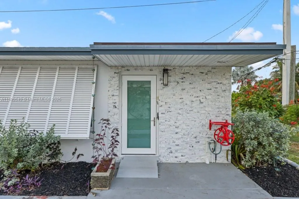 709 NW 7th St