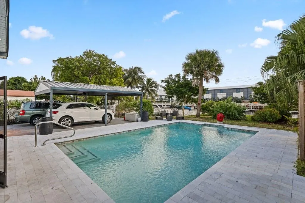709 NW 7th St