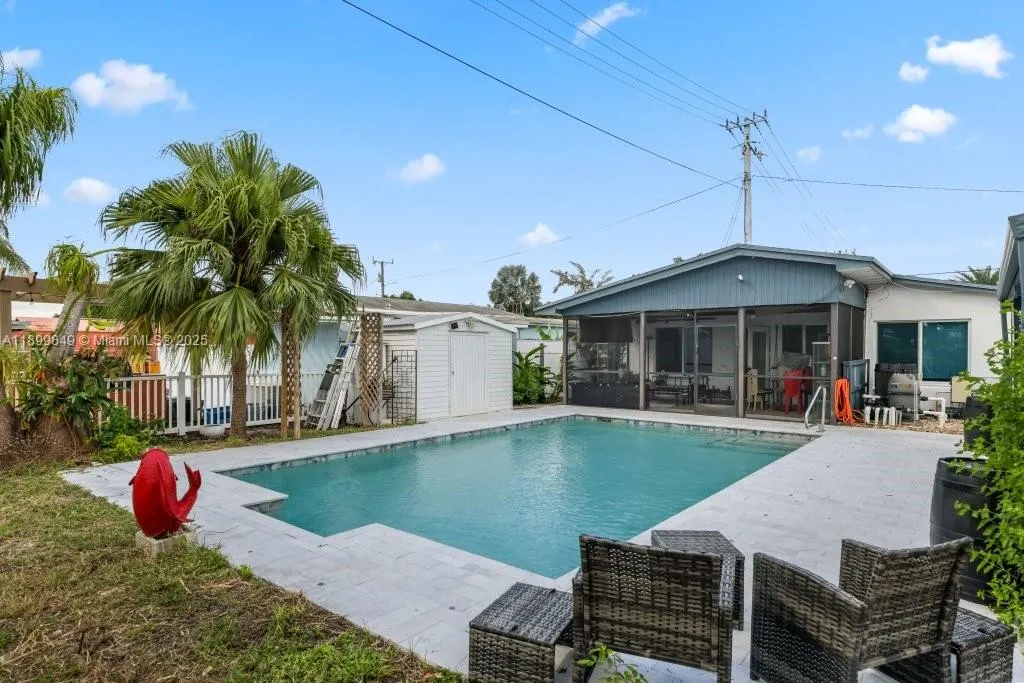 709 NW 7th St