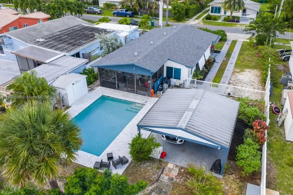 709 NW 7th St