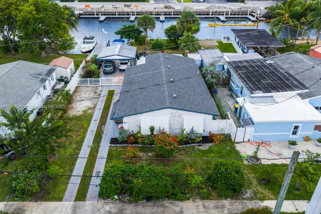709 NW 7th St
