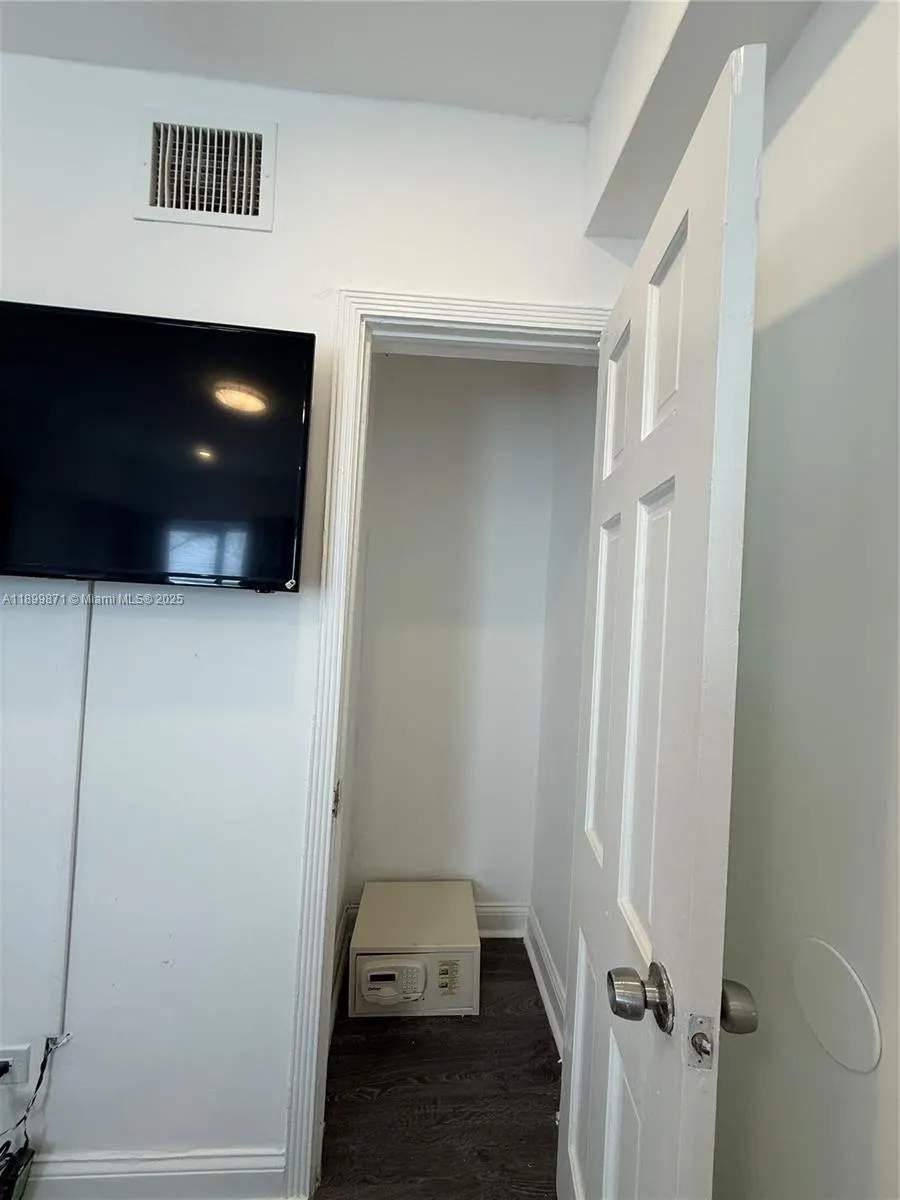 1538 Jefferson Ave, #5