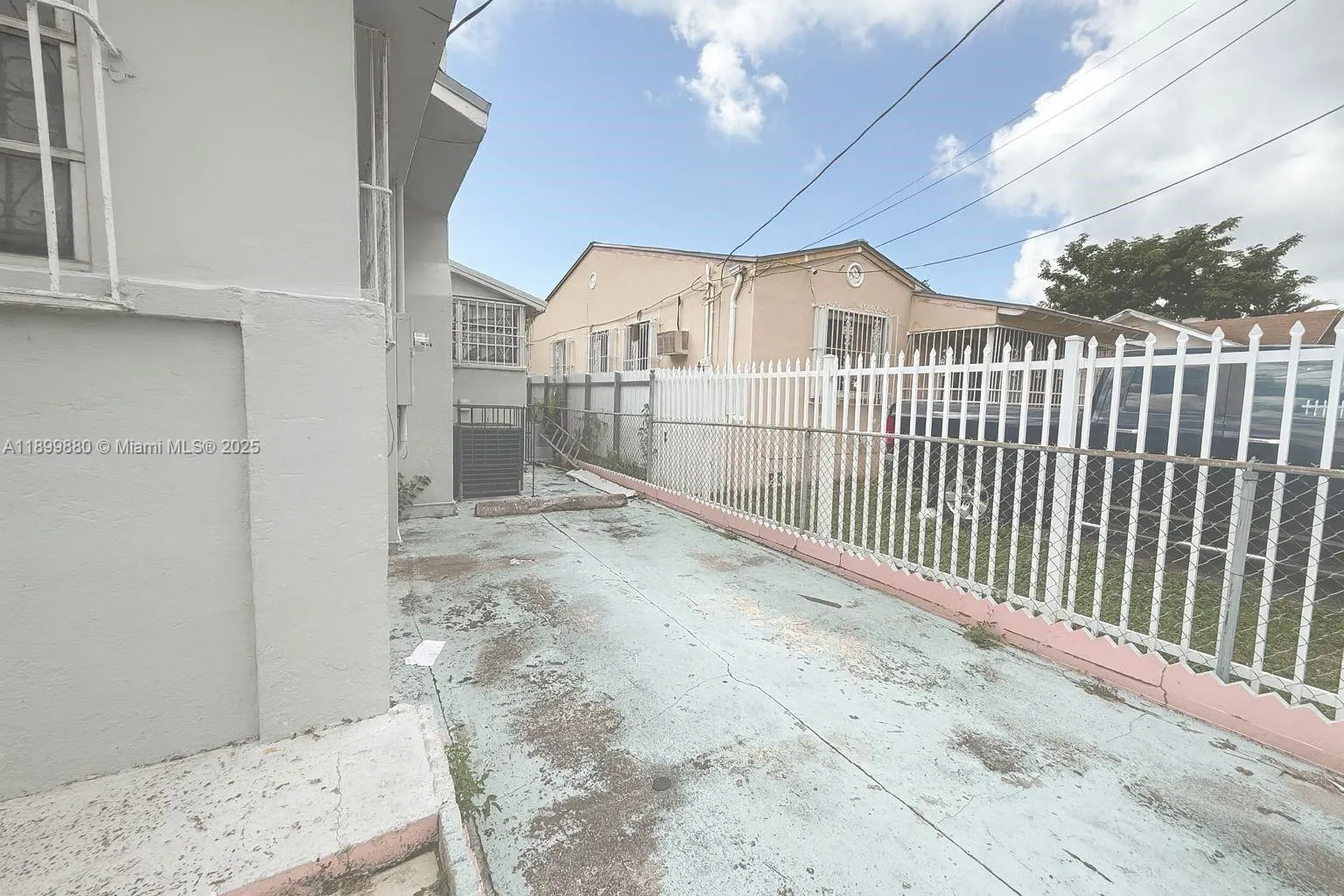 2228 SW 2nd St