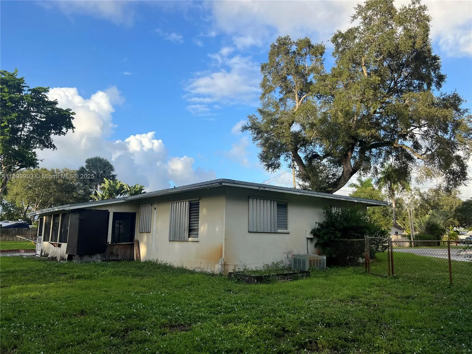 3410 SW 25th St