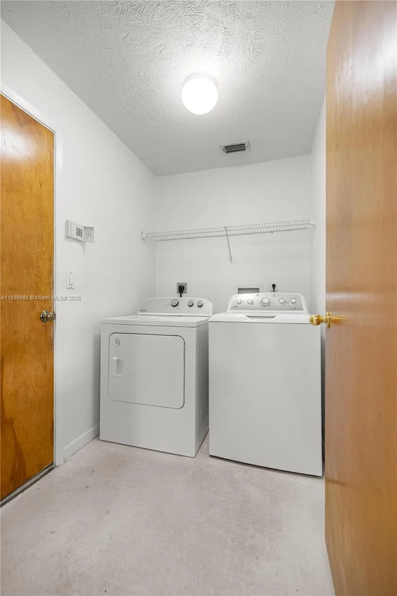 2521 NW 45th