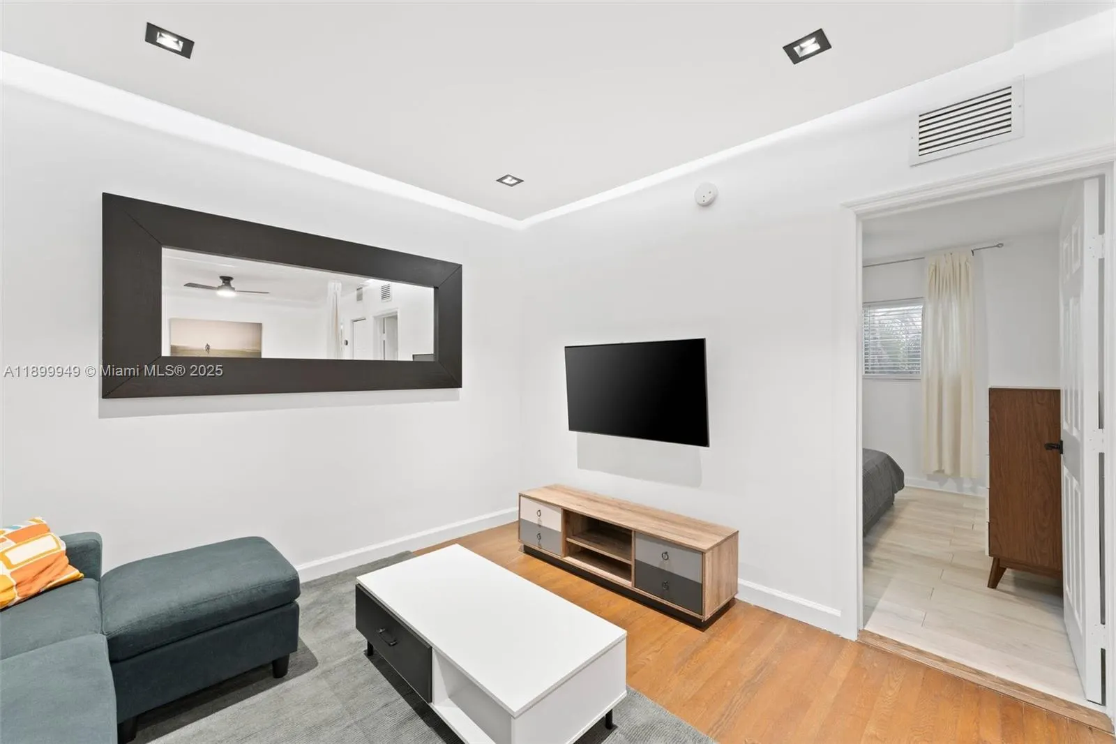 1515 WEST AVE, #9