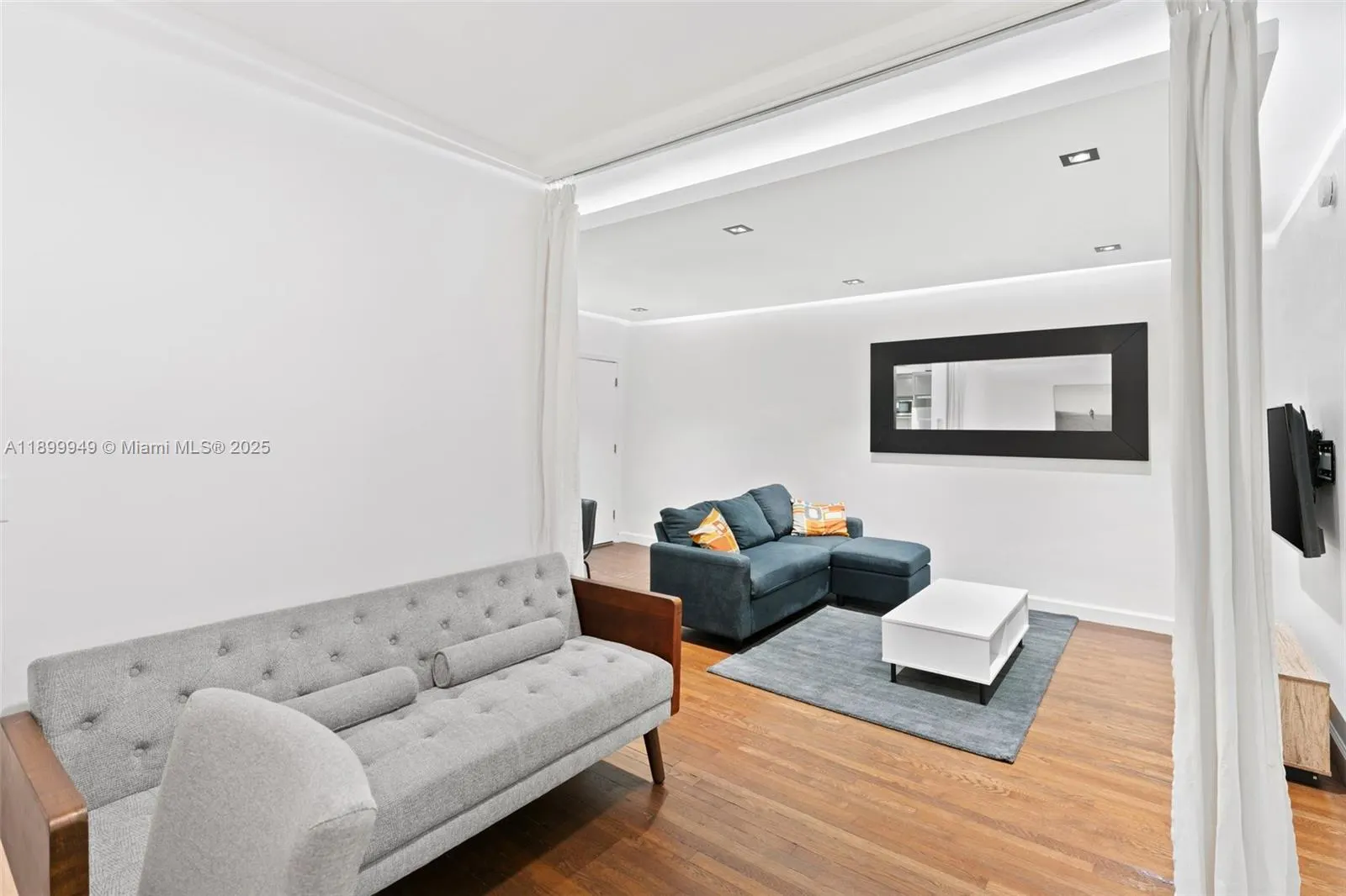 1515 WEST AVE, #9
