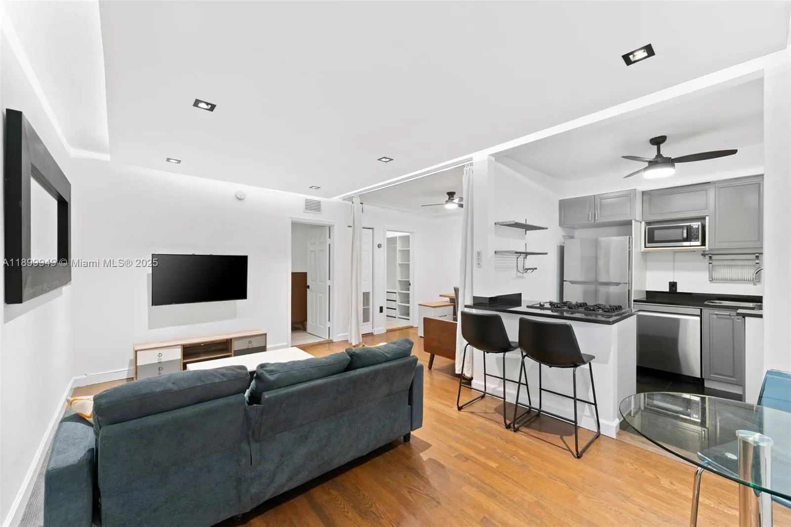 1515 WEST AVE, #9