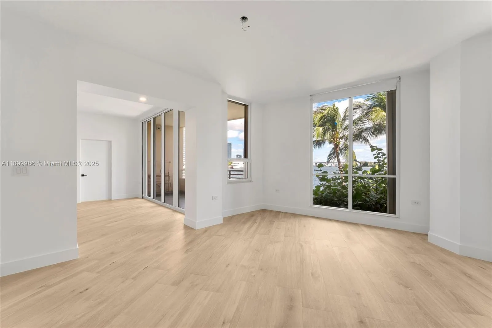 848 Brickell Key Dr, #204