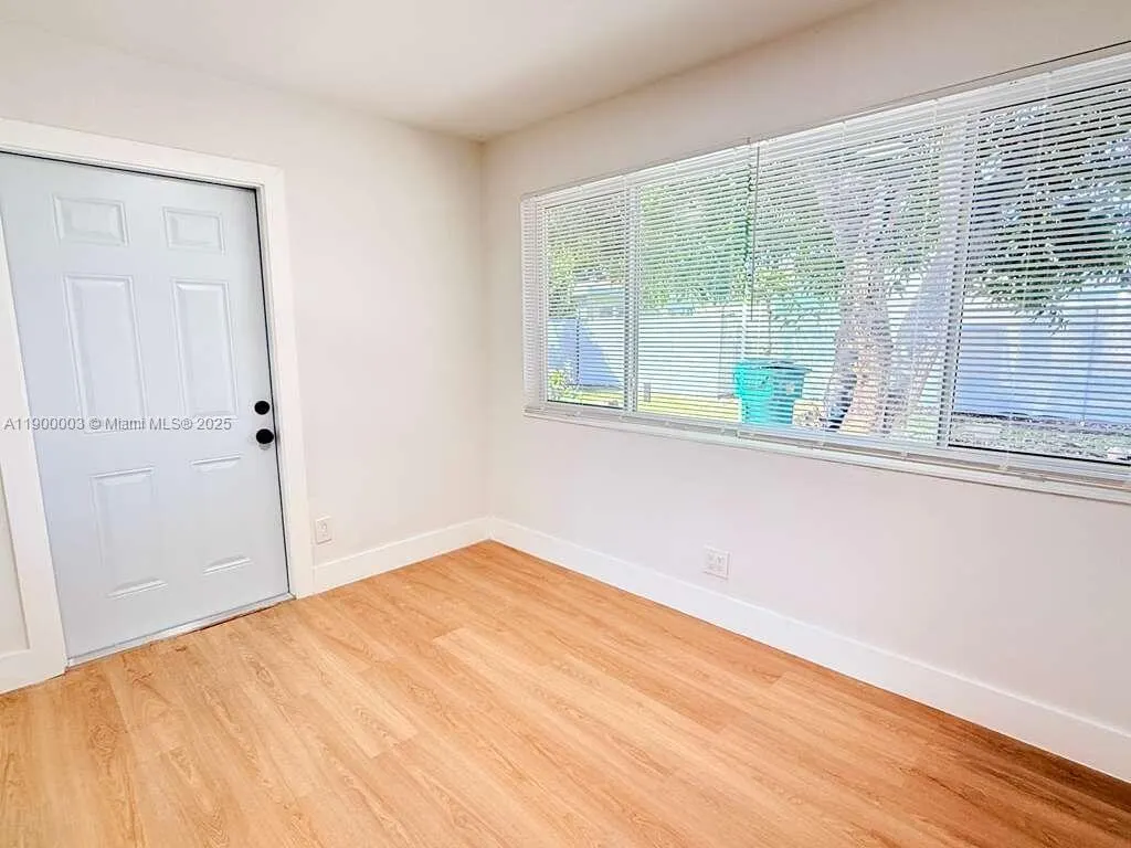 3241 NW 16th St