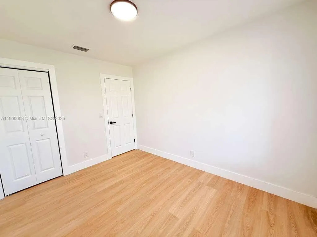 3241 NW 16th St