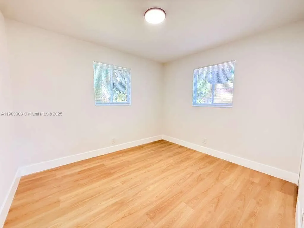 3241 NW 16th St