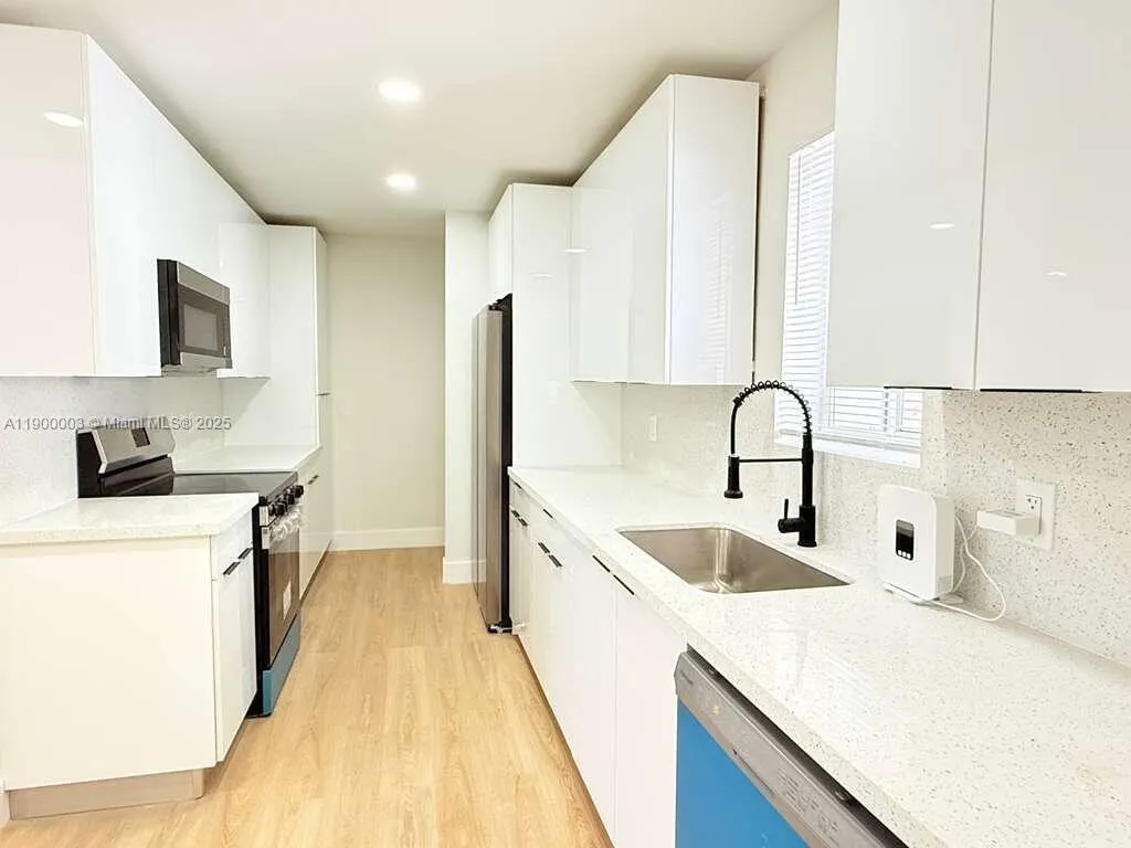 3241 NW 16th St