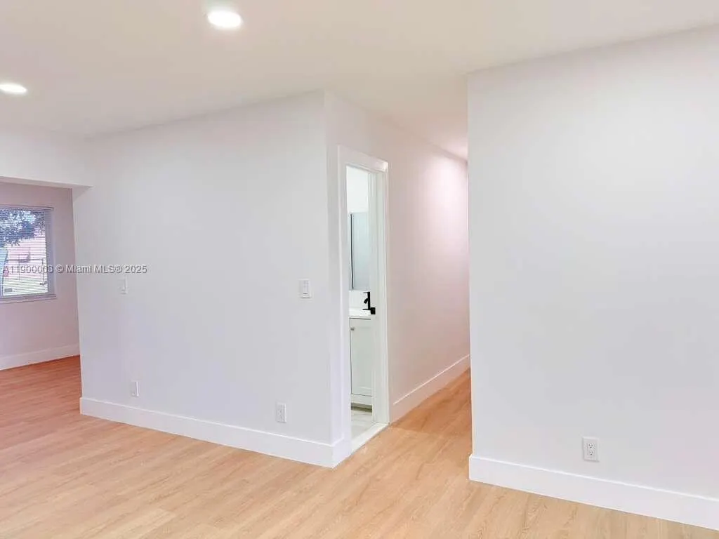 3241 NW 16th St