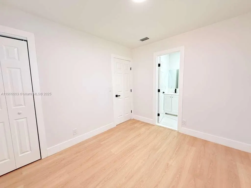 3241 NW 16th St